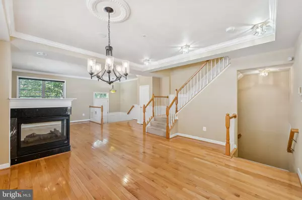 Rockville, MD 20850,910 PLEASANT DR