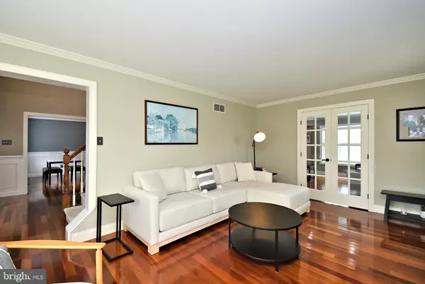 Phoenixville, PA 19460,910 WINDING RIVER LN