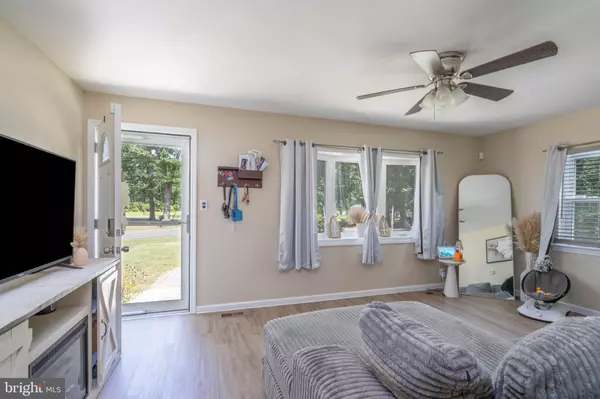 Williamstown, NJ 08094,121 DELWYN LN