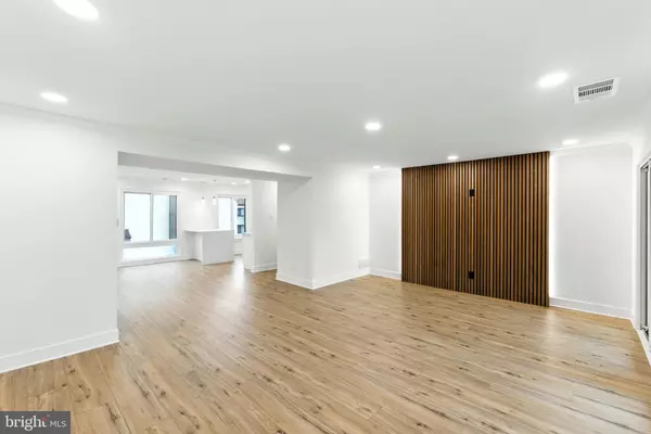 Philadelphia, PA 19114,5008 N CONVENT LN #276