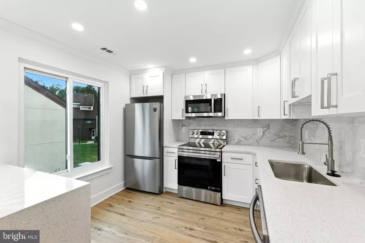 Philadelphia, PA 19114,5008 N CONVENT LN #276