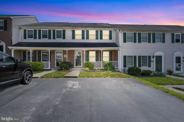 2255 N POINT DR, York, PA 17406