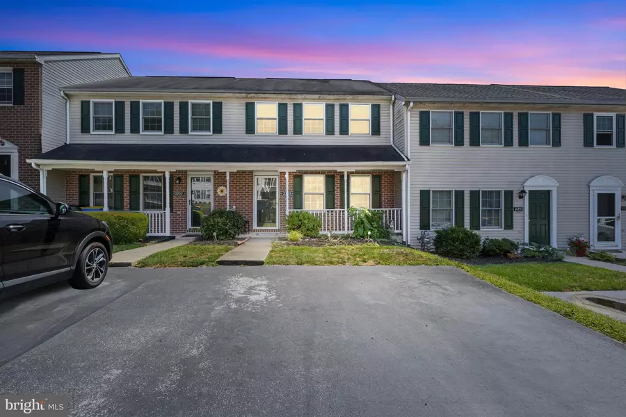 2255 N POINT DR, York, PA 17406