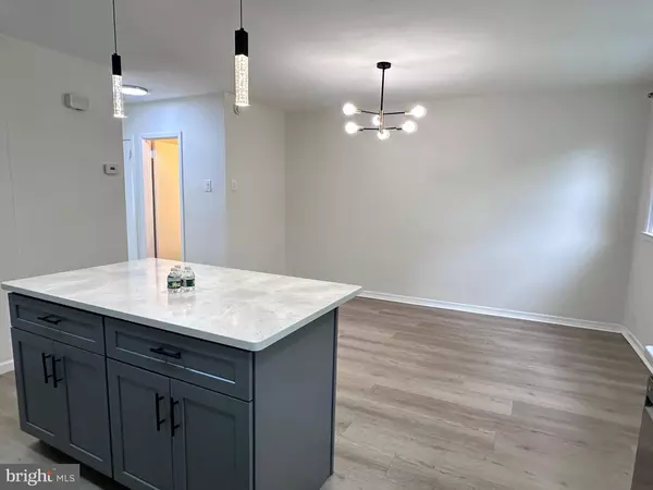 Philadelphia, PA 19154,3674 SALINA RD