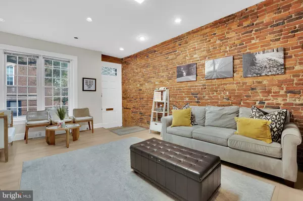 Alexandria, VA 22314,117 S SAINT ASAPH ST