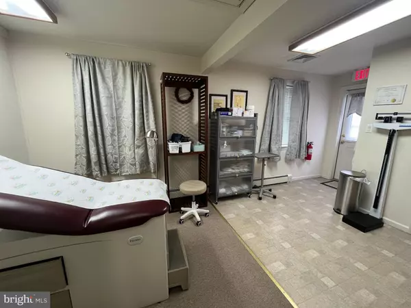 Ephrata, PA 17522,1656 W MAIN ST