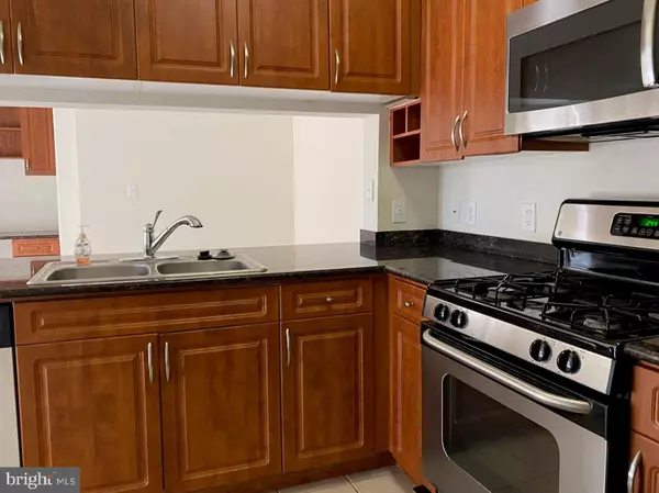 Fairfax, VA 22030,12148 GARDEN GROVE CIR #203