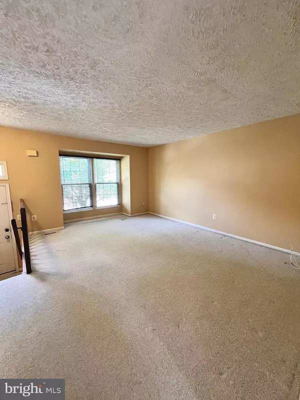 Gaithersburg, MD 20878,401 FLEECE FLOWER DR