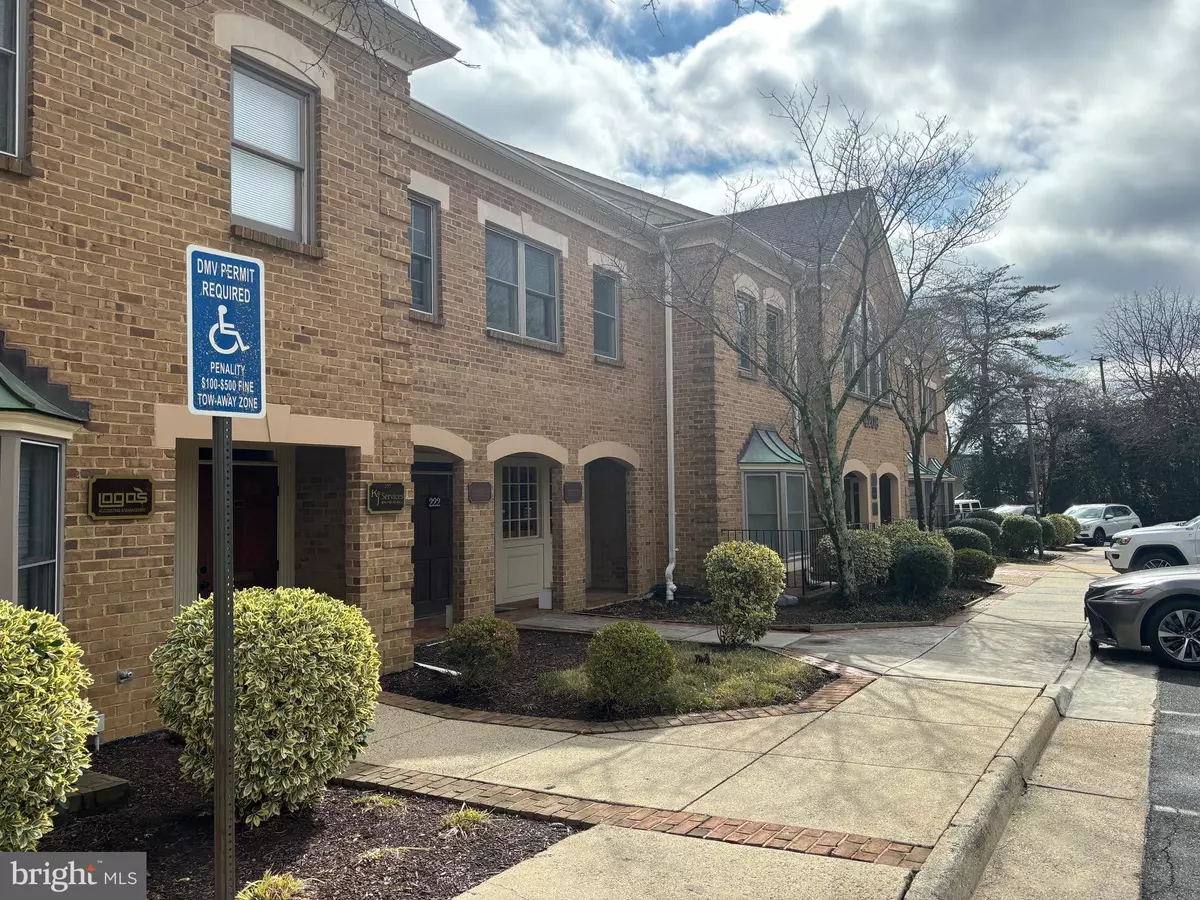 Annandale, VA 22003,4208 EVERGREEN LN #234