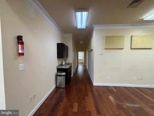 Annandale, VA 22003,4208 EVERGREEN LN #234