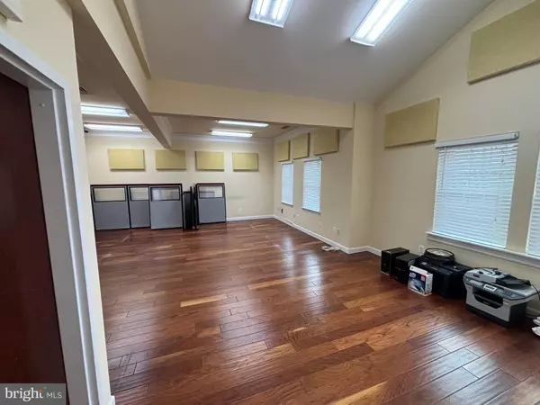 Annandale, VA 22003,4208 EVERGREEN LN #234