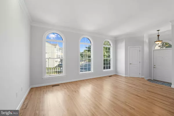 Woodbridge, VA 22191,943 HERONS RUN LN