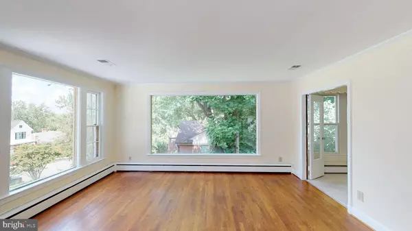 Arlington, VA 22207,4740 34TH ST N