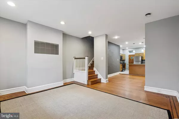 Philadelphia, PA 19128,4017 DEXTER ST
