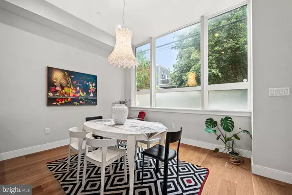 Philadelphia, PA 19127,4594 SILVERWOOD ST