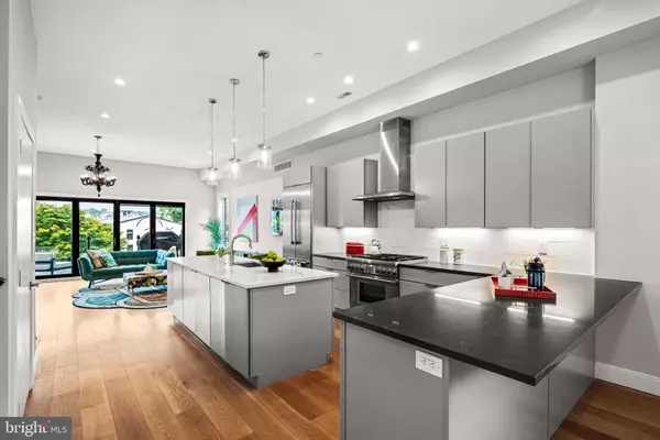 Philadelphia, PA 19127,4594 SILVERWOOD ST