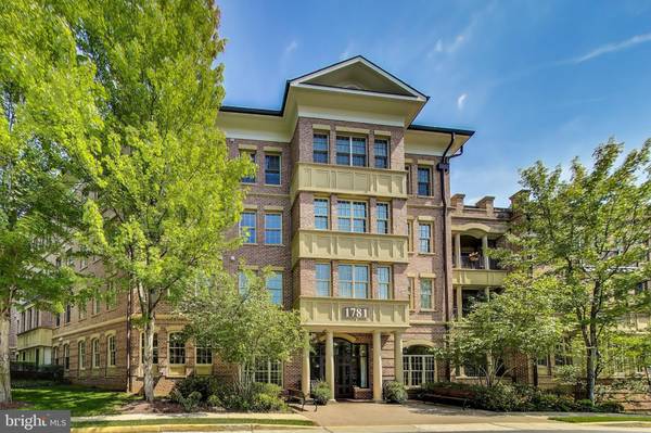 Mclean, VA 22102,1781 CHAIN BRIDGE RD #402