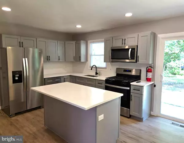 Vineland, NJ 08361,897 CHAPEL DR