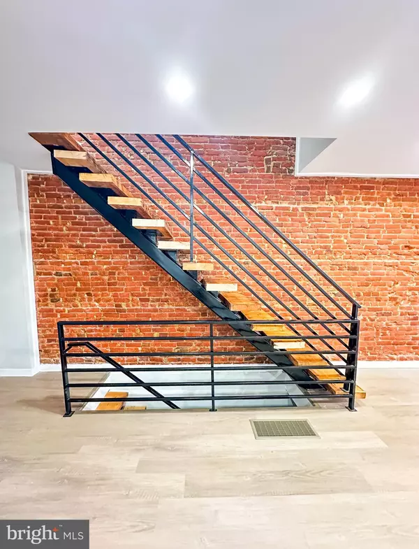 Philadelphia, PA 19148,2437 S BEULAH ST