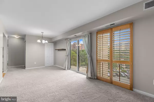 Alexandria, VA 22304,6151 EDSALL RD #I