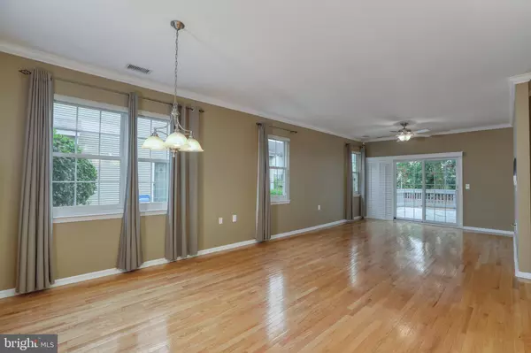 Hamilton, NJ 08690,221 MEADOWLARK DR