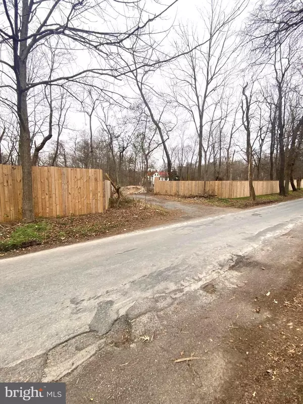Gaithersburg, MD 20882,3738 DAMASCUS RD