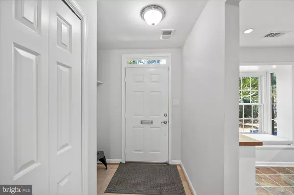 Alexandria, VA 22305,466 W GLEBE RD