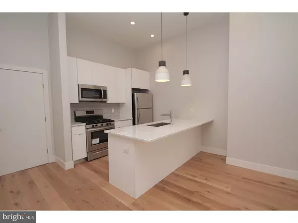 Philadelphia, PA 19106,220 S 3RD ST #204