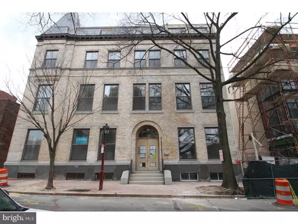 220 S 3RD ST #204, Philadelphia, PA 19106