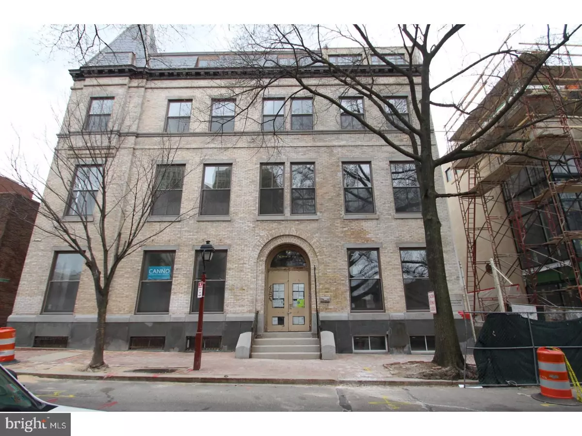 Philadelphia, PA 19106,220 S 3RD ST #204