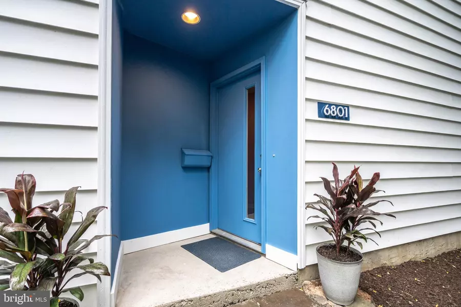 6801 CAVALIER TRL, Falls Church, VA 22042