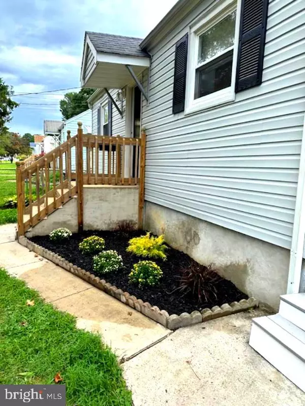 Bellmawr, NJ 08031,51 WARREN AVE