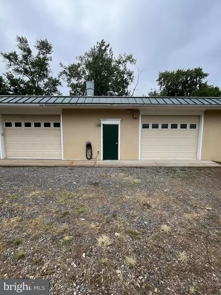 77 FALLSINGTON AVE, Bristol, PA 19007