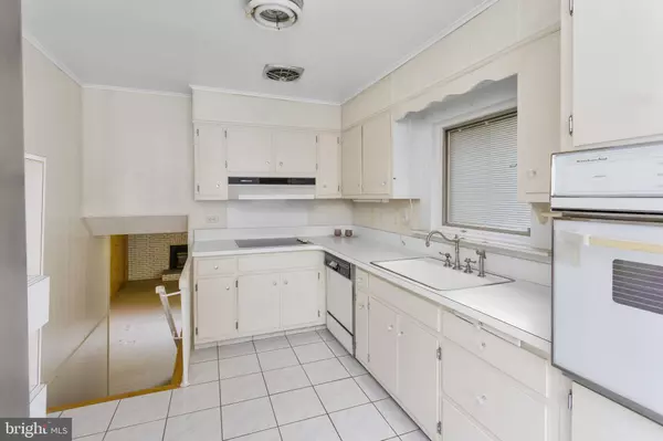 East Windsor, NJ 08520,30 BEECHCROFT DR