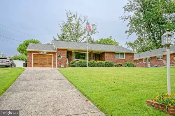 Audubon, NJ 08106,215 E LAKE DR