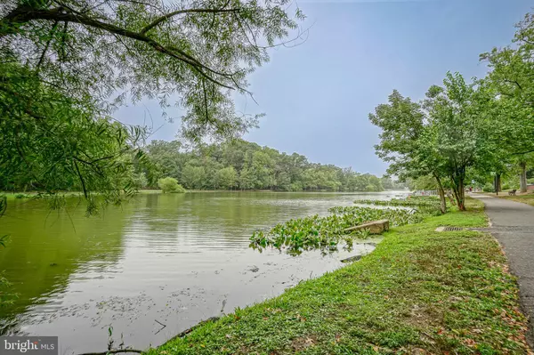 Audubon, NJ 08106,215 E LAKE DR