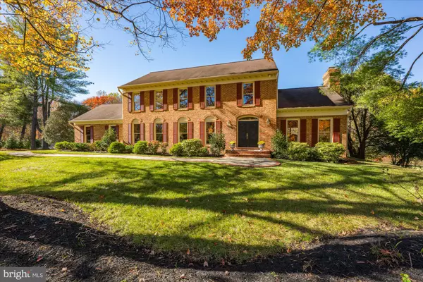 Mclean, VA 22102,8426 HOLLY LEAF DR