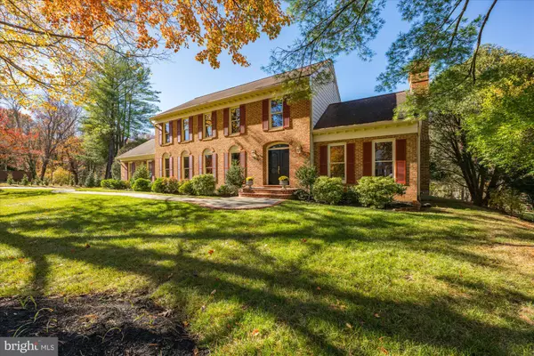 Mclean, VA 22102,8426 HOLLY LEAF DR