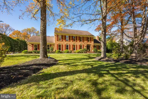 Mclean, VA 22102,8426 HOLLY LEAF DR