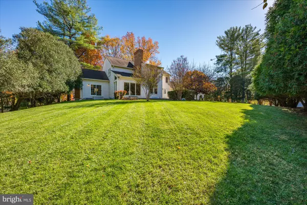 Mclean, VA 22102,8426 HOLLY LEAF DR