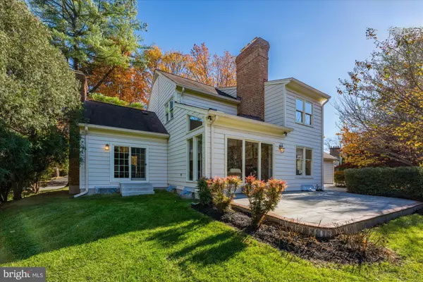 Mclean, VA 22102,8426 HOLLY LEAF DR