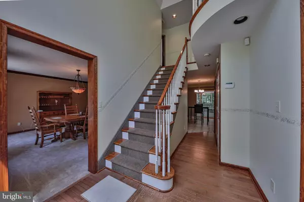 Stroudsburg, PA 18360,114 HOLLOW DR