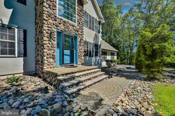 Stroudsburg, PA 18360,114 HOLLOW DR