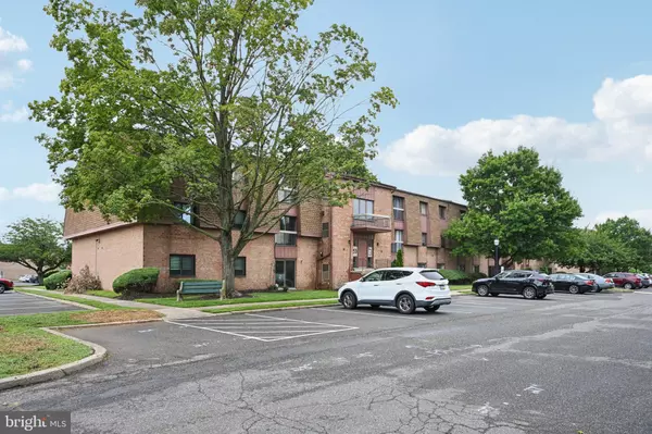 Philadelphia, PA 19114,53304-00 DELAIRE LANDING RD #304
