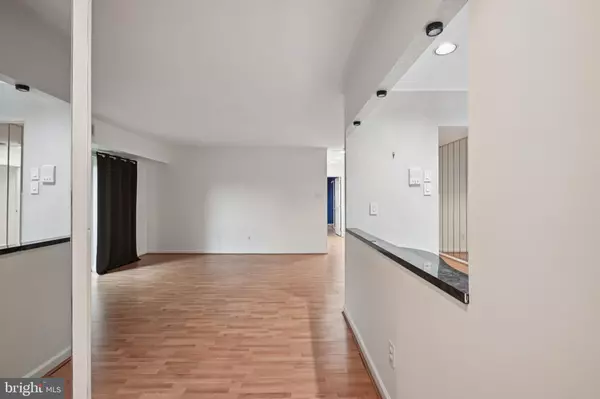 Philadelphia, PA 19114,53304-00 DELAIRE LANDING RD #304