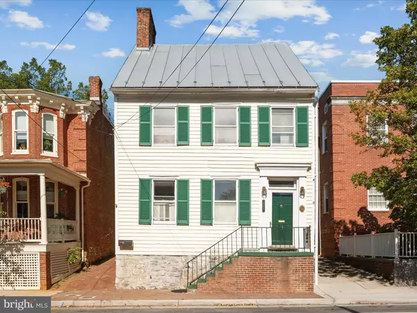 121 N WASHINGTON ST, Winchester, VA 22601