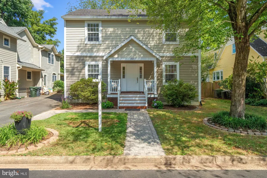 202 W GEORGE MASON RD, Falls Church, VA 22046