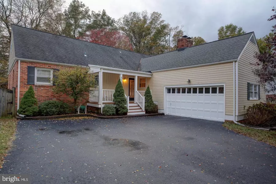 422 OLD COURTHOUSE RD NE, Vienna, VA 22180