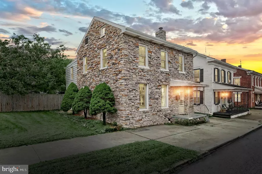 211 E KING ST, Littlestown, PA 17340