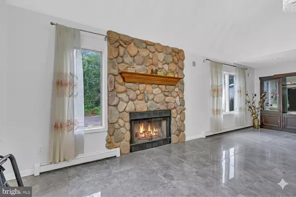 Jackson, NJ 08527,592 OLLIE BURKE RD